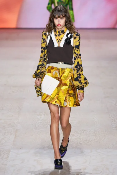 Look 17